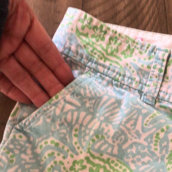 Lilly Pulitzer Walsh Shorts Hidden crab 🦀 and Shells 🐚 in Soft Blue & Green. - Picture 5 of 17